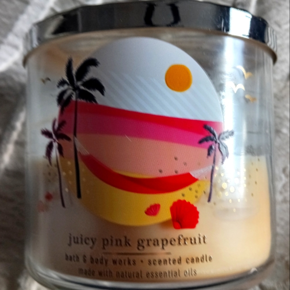 Juicy Pink Grapefruit Bath & Body Works three wick candle